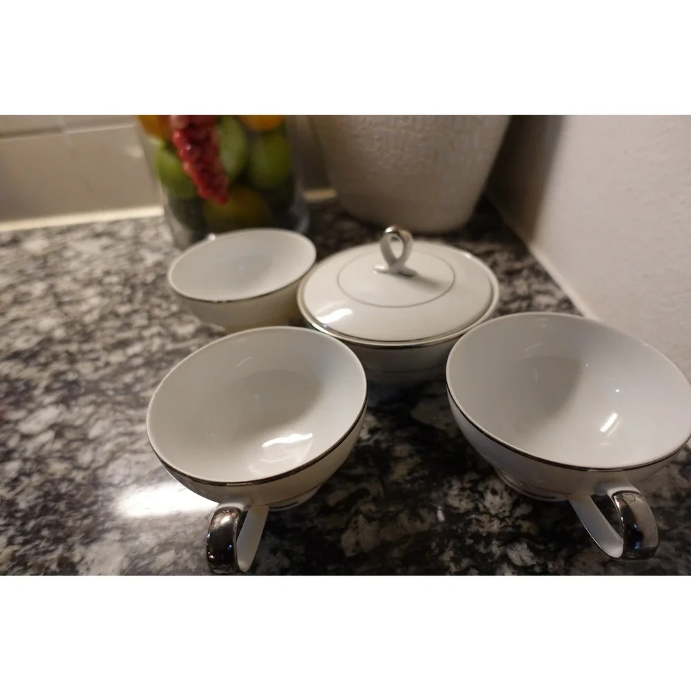 Vintage MIKASA Narumi JAPAN fine China teacups‎ and sugar bowl